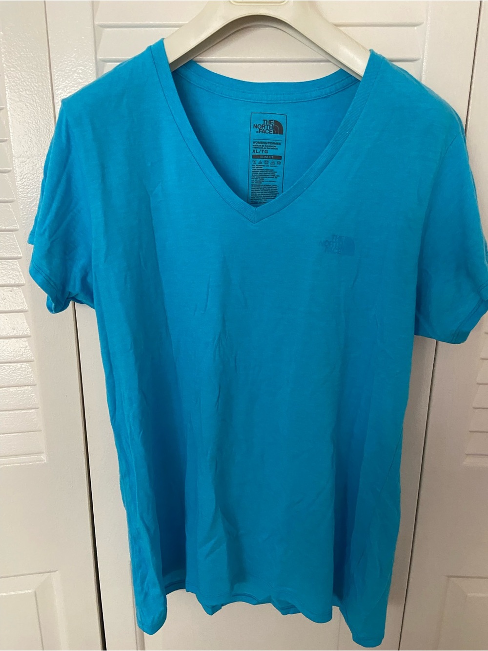 The North Face Women's V-Neck Tee in Bright Turquoise